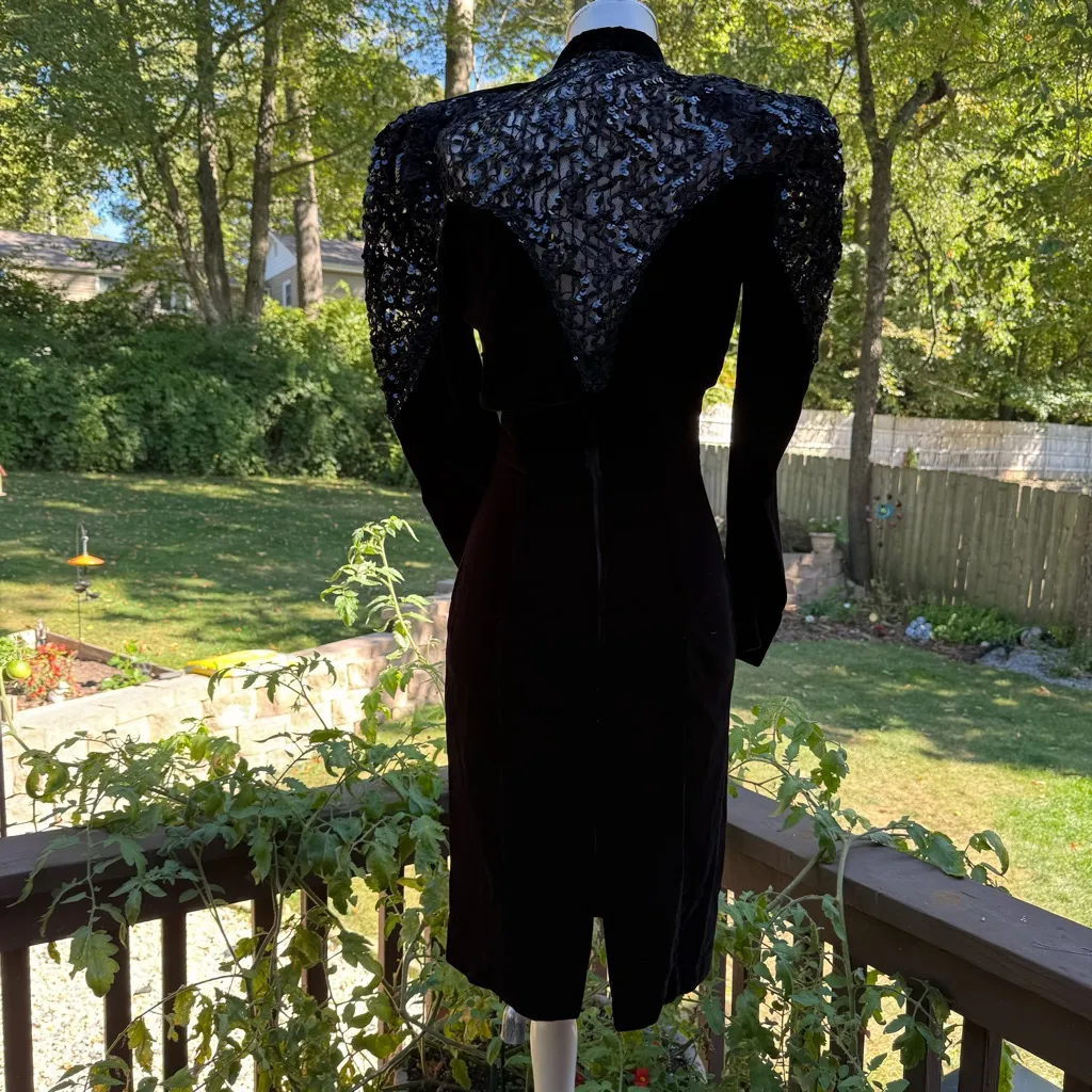 Zum Zum by Niki Livas Black Velvet Dress with Sequin Shoulders Size 00 - Image 6