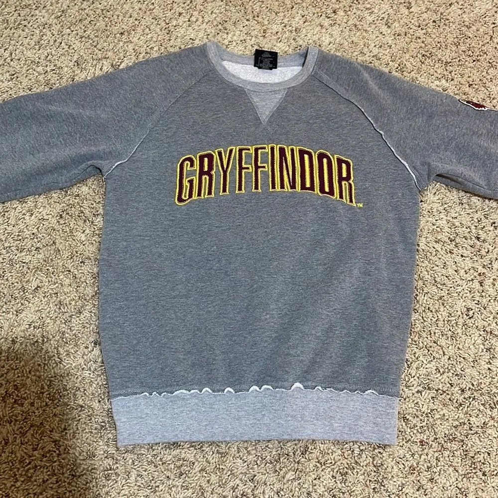 Universal Studios The Wizarding World of Harry Potter Gryffindor Sweatshirt M Red Size M - Image 5
