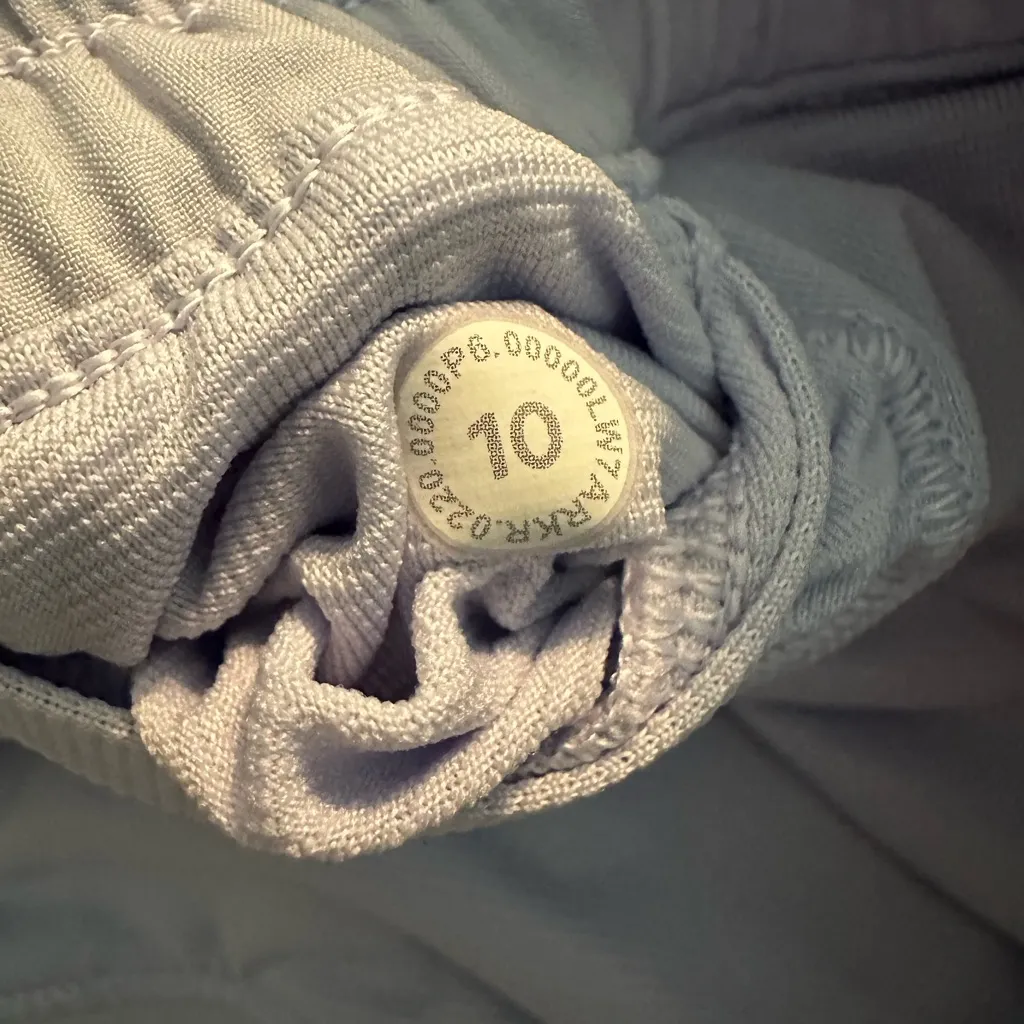 Lululemon Hotty Hot Low Rise Short 2.5” Run Activewear
Dot Size 10 - Image 8