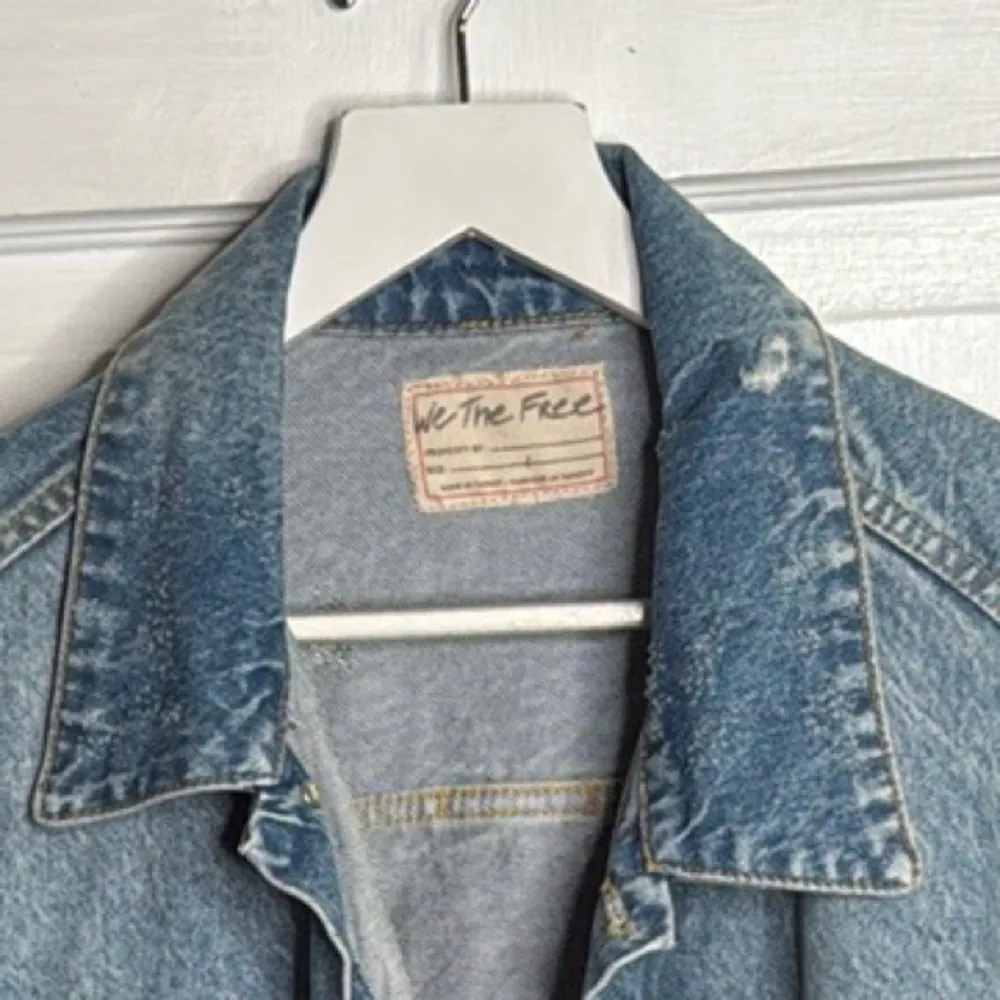 We the Free Distressed Raw Hem Amelia Slouchy Denim Trucker Jacket Sz L - Image 15