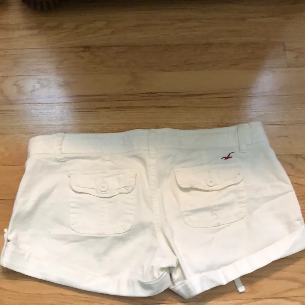 Hollister  white shorts - Image 2