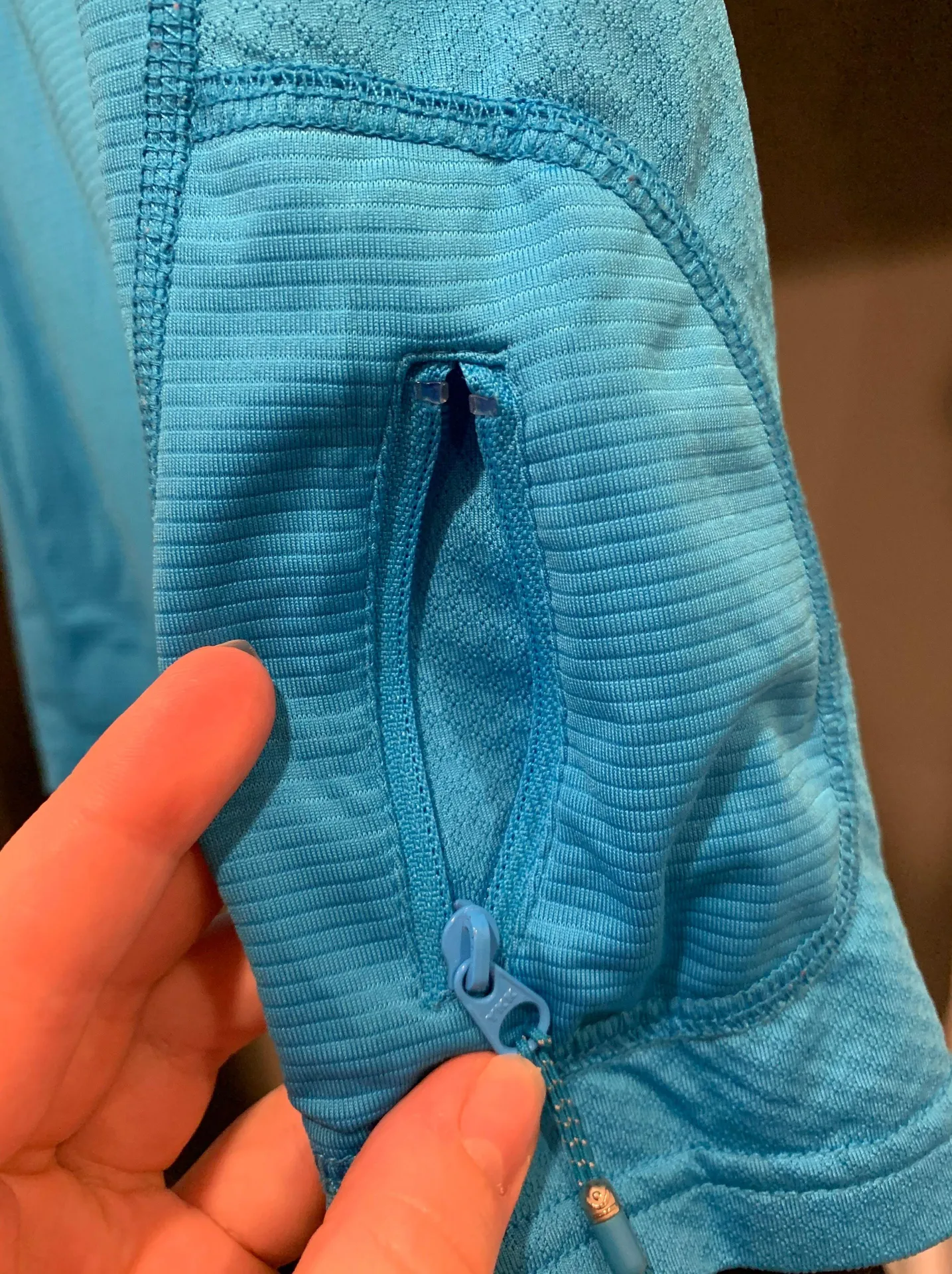 Kirkland Signature Workout Shirt - Image 3