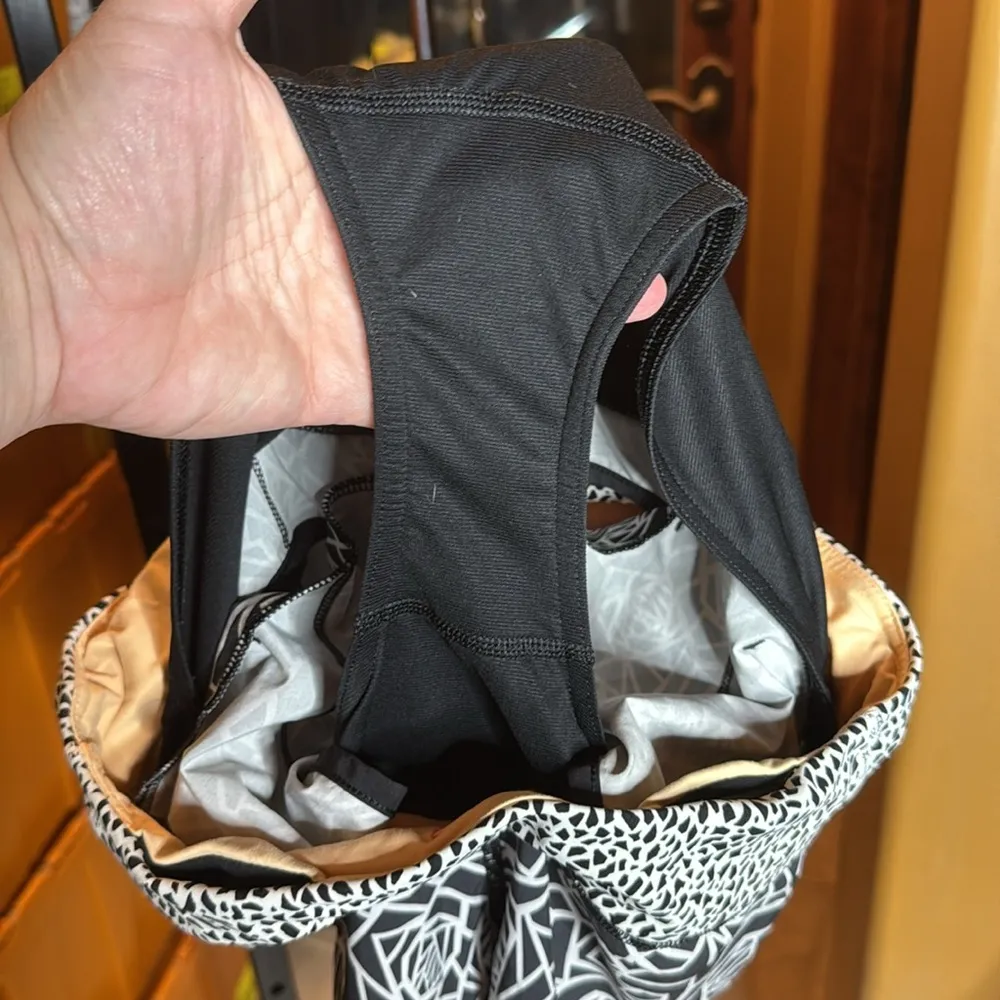 Lululemon Speed Short (2 1/2") Black White Geometric Size 6 - Image 7