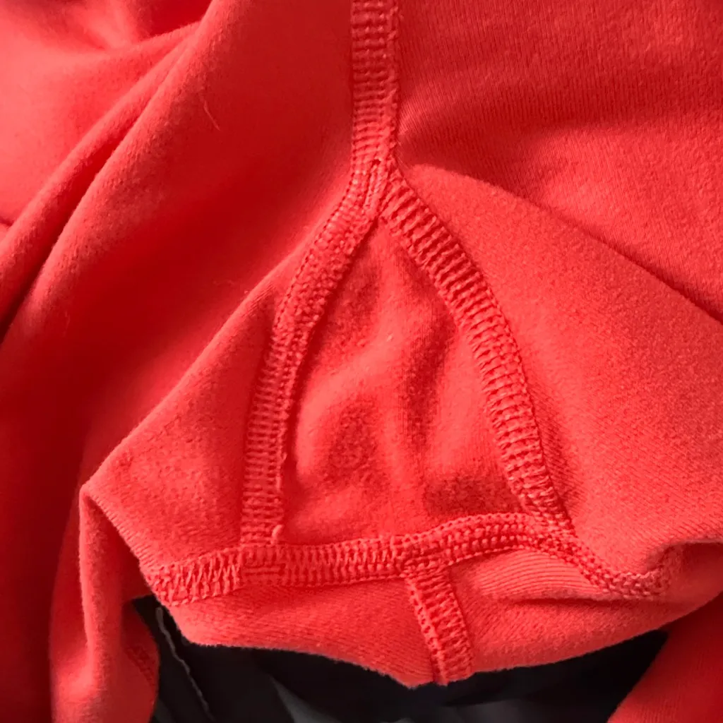 ALO Yoga Bold Red Leggings Size Small Women’s High rise Alosoft Capris - Image 5