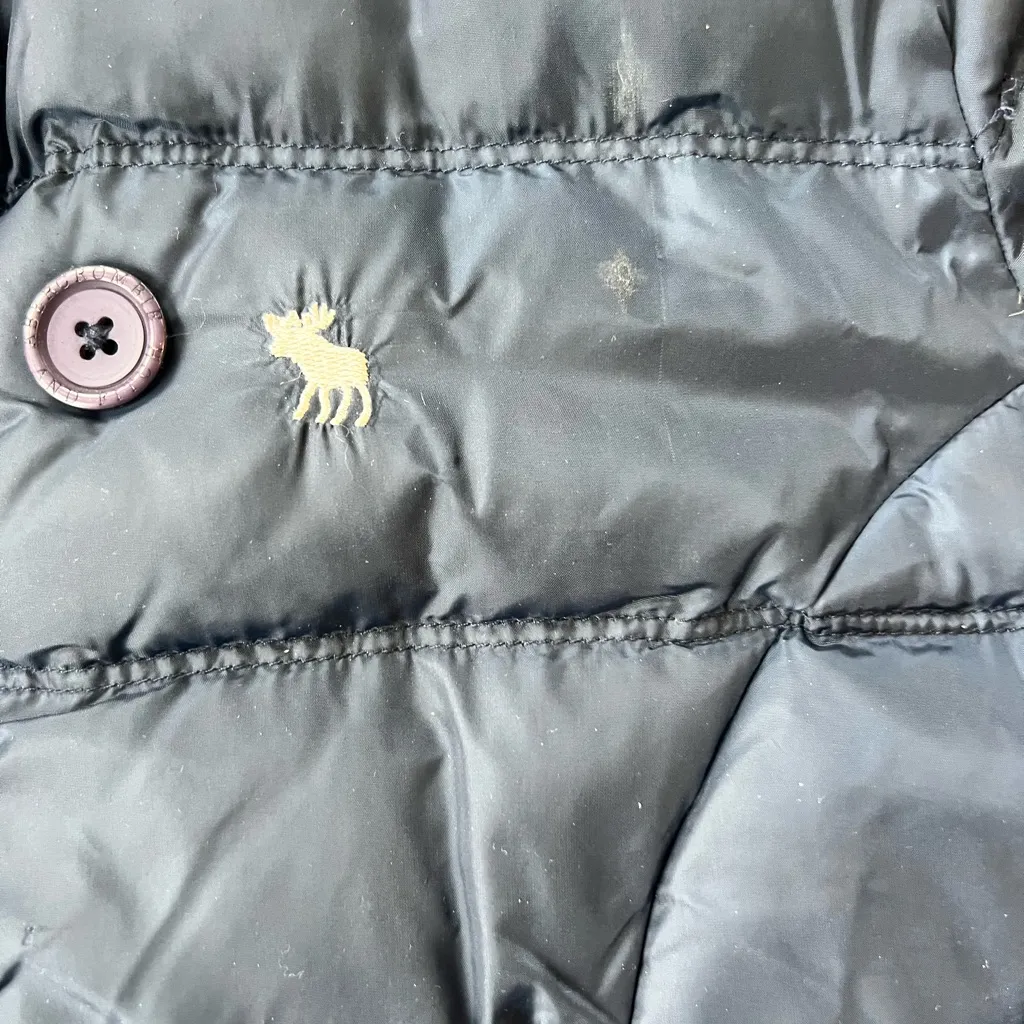 Vtg Y2K 2000 Abercrombie & Fitch Navy cropped puffer Jacket Faux fur hood logo M - Image 4