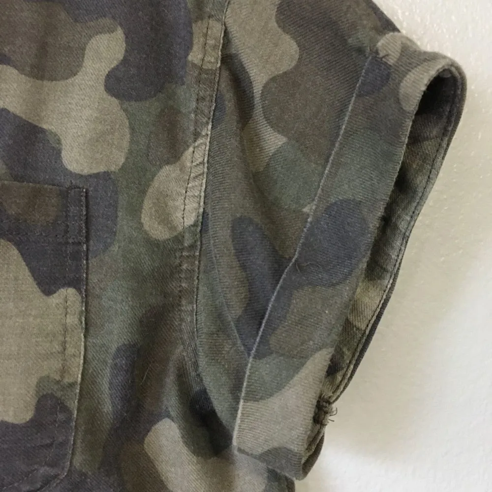 Vanilla Star • Camo Short Sleeve Button Down Size Small - Image 9