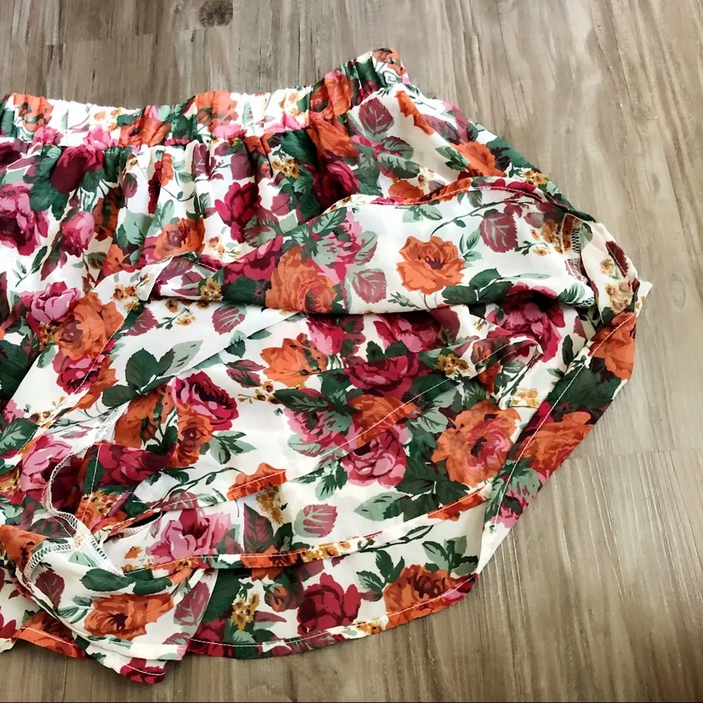 NWOT Show Me Your Mumu Floral Skort - Image 3
