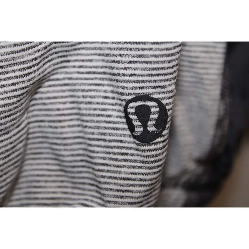 Womens Lululemon Light Up Tank Top Gray White Striped V-Neck Tank Top Shirt Sz 6 - Image 3