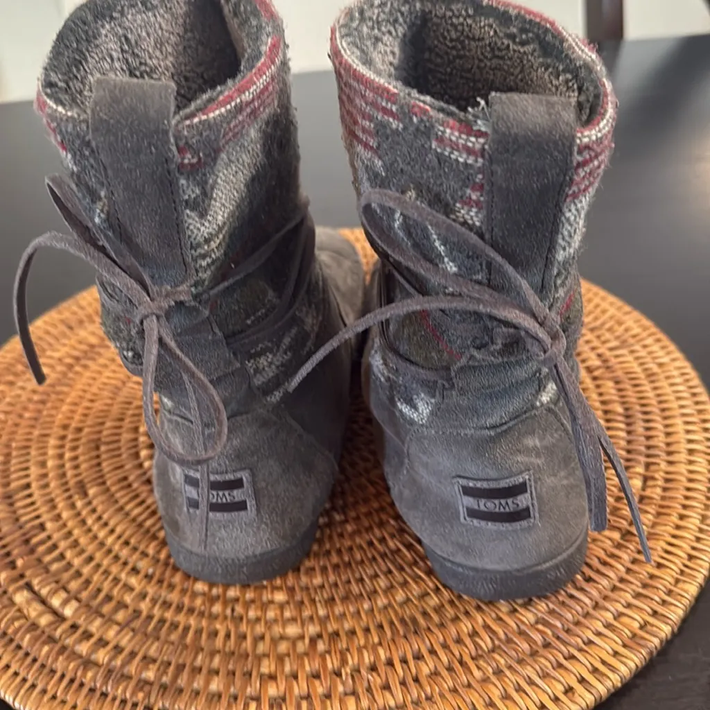 Toms  Gray Suede Patterned Women's Boots - Image 4