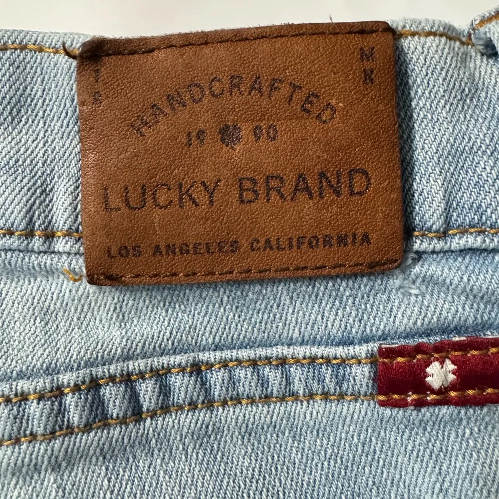 Lucky Brand 🍀 Sweet N Straight Holbrook Distressed Light Blue Jeans Size 6 - Image 11