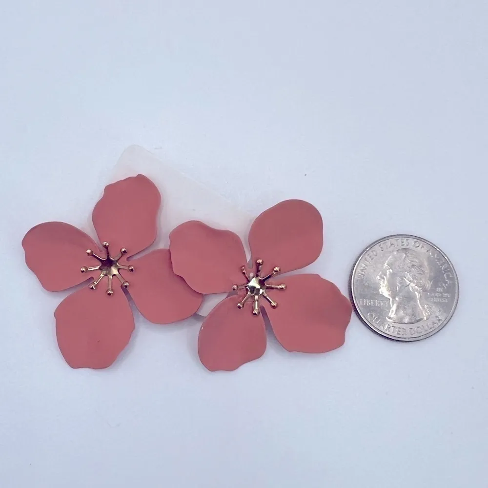 𝅺peach and Gold Flower‎ Stud Pierced Earrings NWOT Pink - Image 4