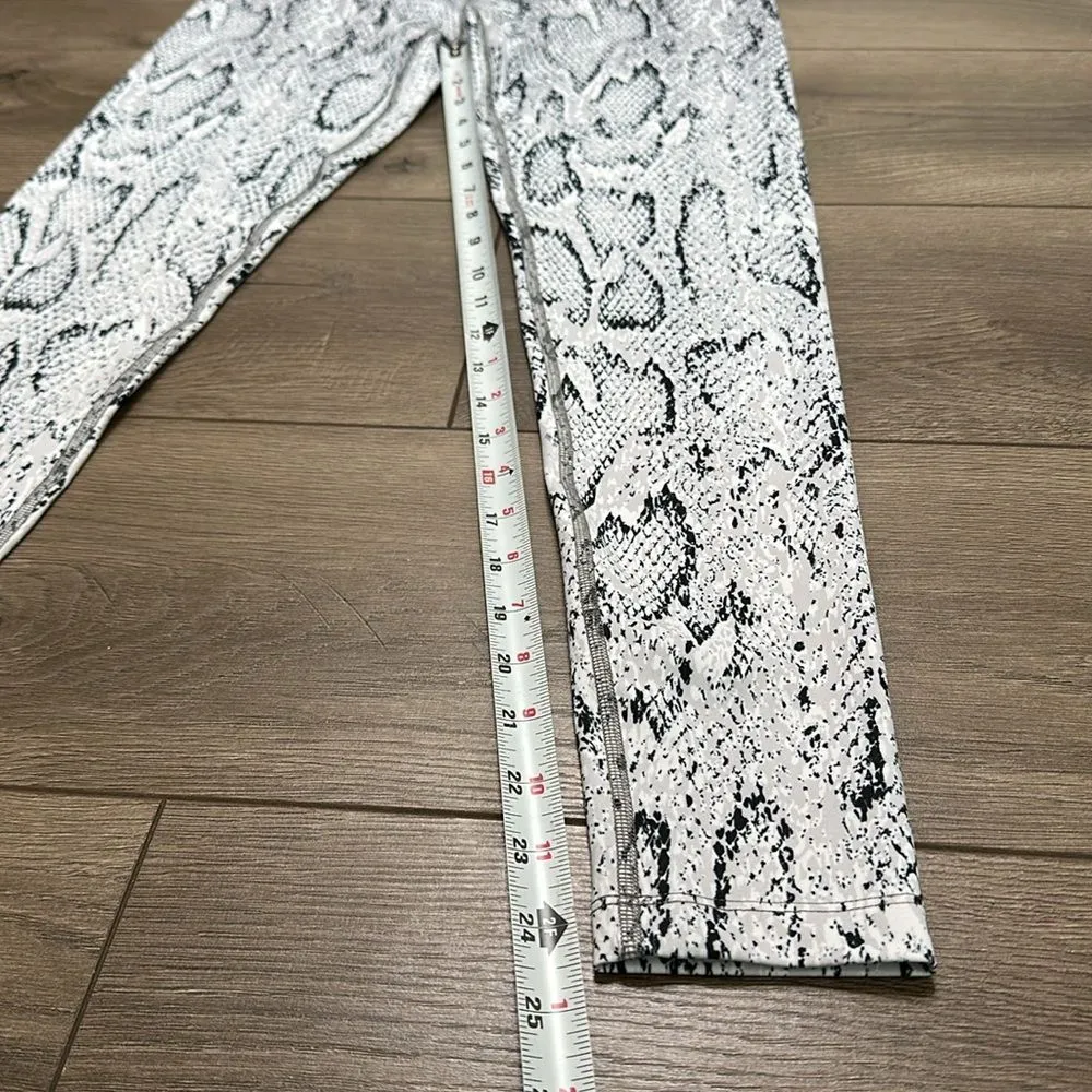 Beyond‎ Yoga Ombré Snake High Rise  Leggings Gray White Size Medium - Image 9