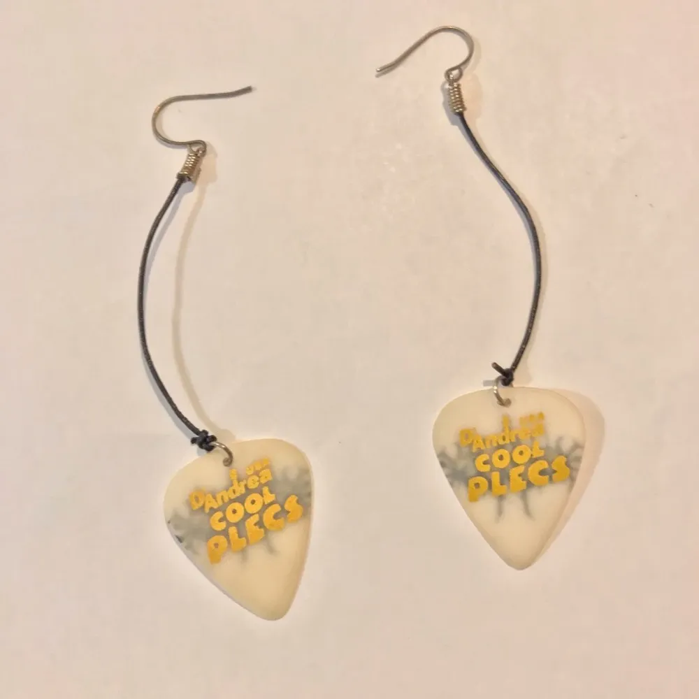 Guitar pick earrings - Image 4