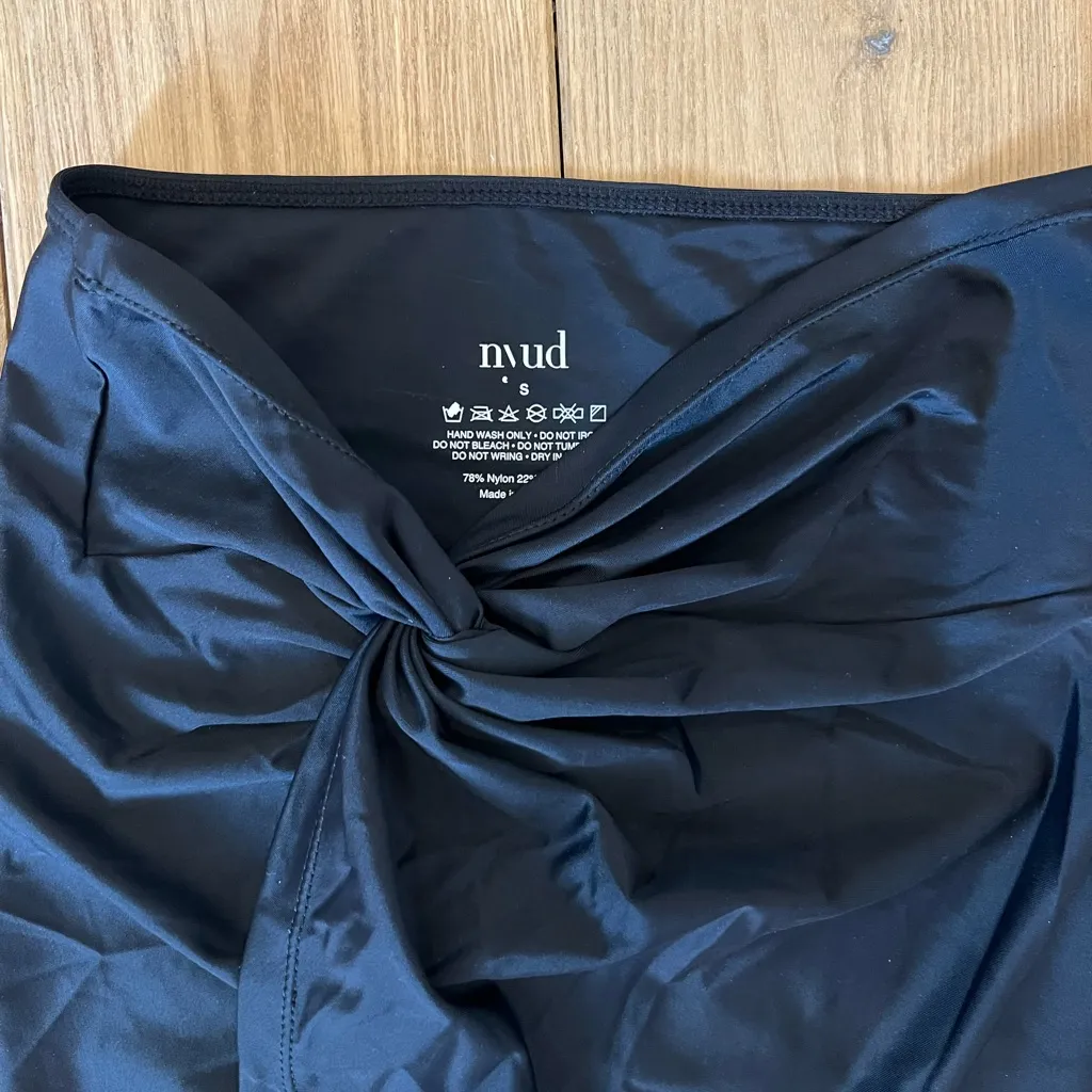 Nyud Swim Lagos Sarong | Nero Black - Image 4