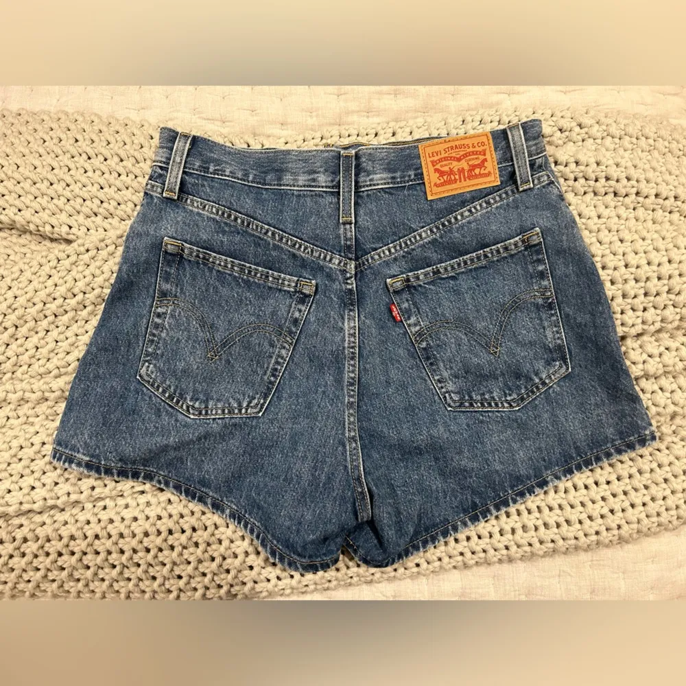 Levi’s  High Waisted Mom Shorts - Image 4