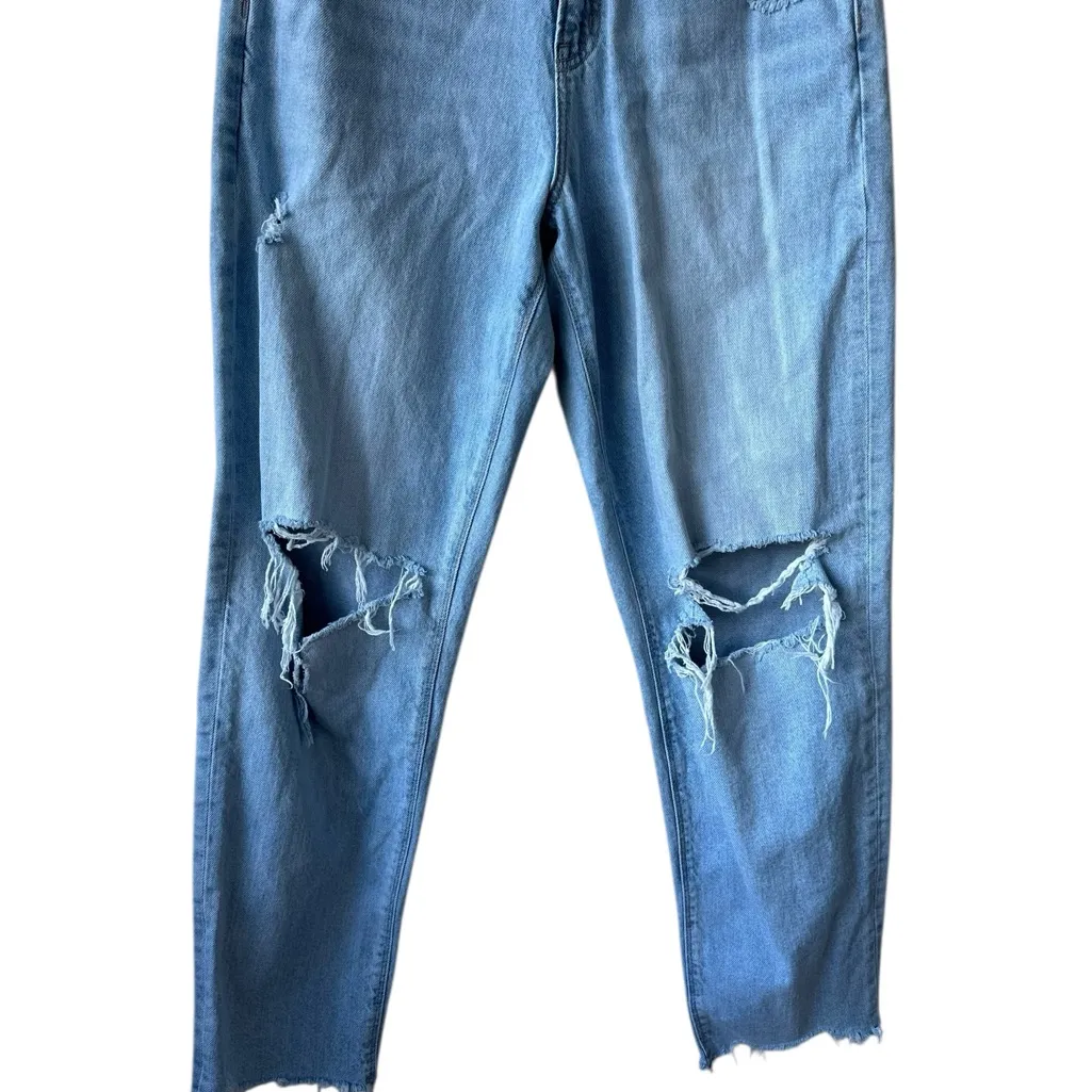 American Eagle  Women’s Distressed Curvy Mom Jeans (8) - Image 3