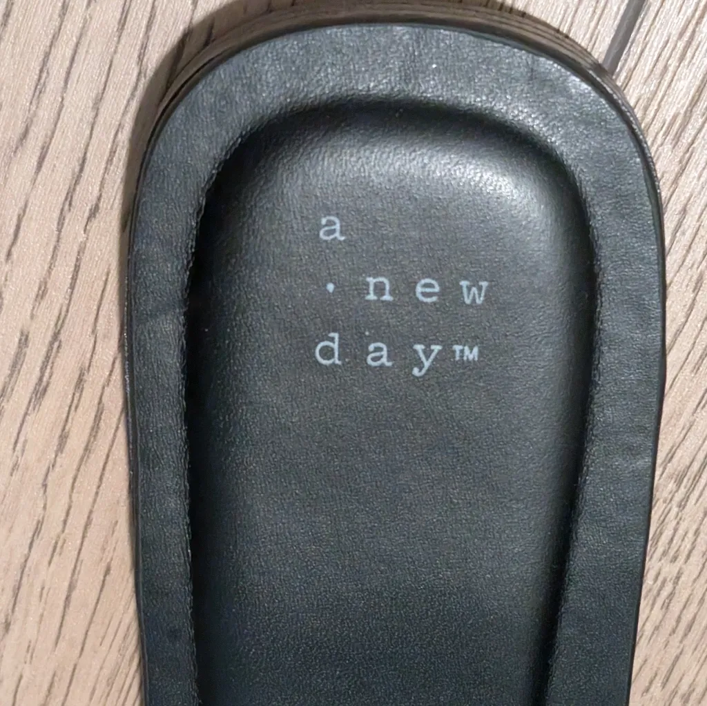 🆕 a new‎ day Sandals Womens 11 WIDE Width Black Slide Gold Chain Accent Classic - Image 6