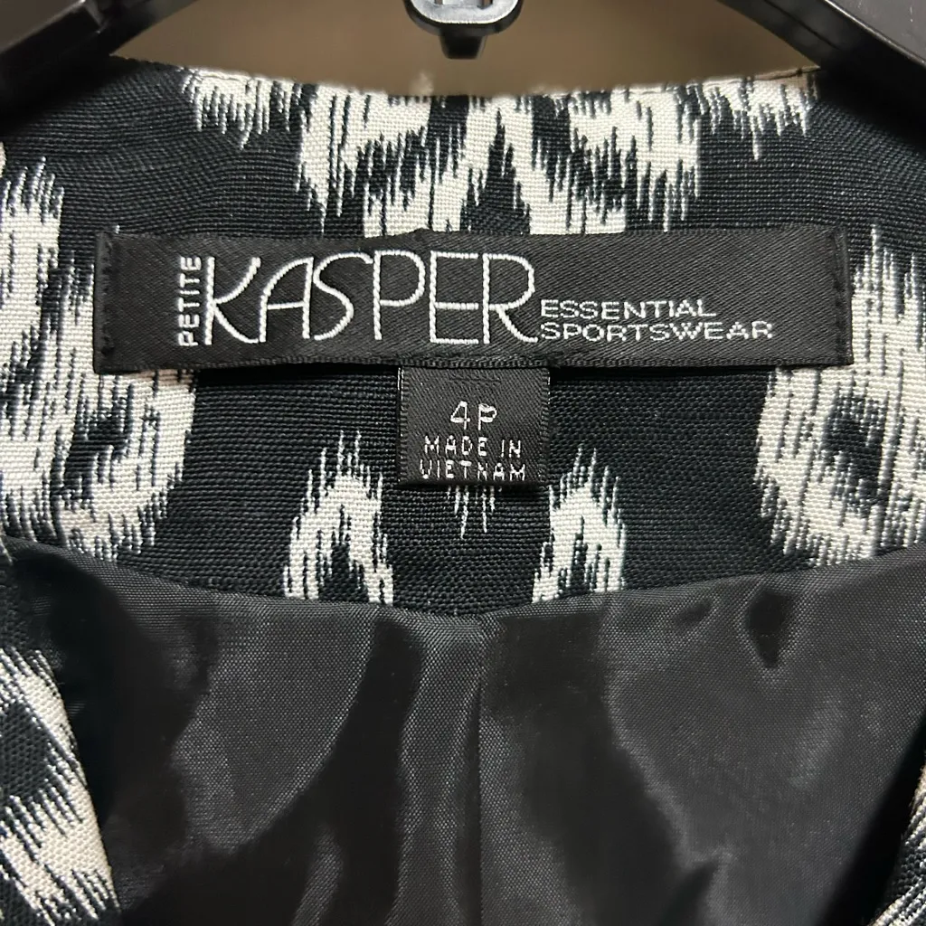 Kasper Blazer Size 4 Petite Black Ikat Print Linen Blend Lined Careerwear NWT - Image 5