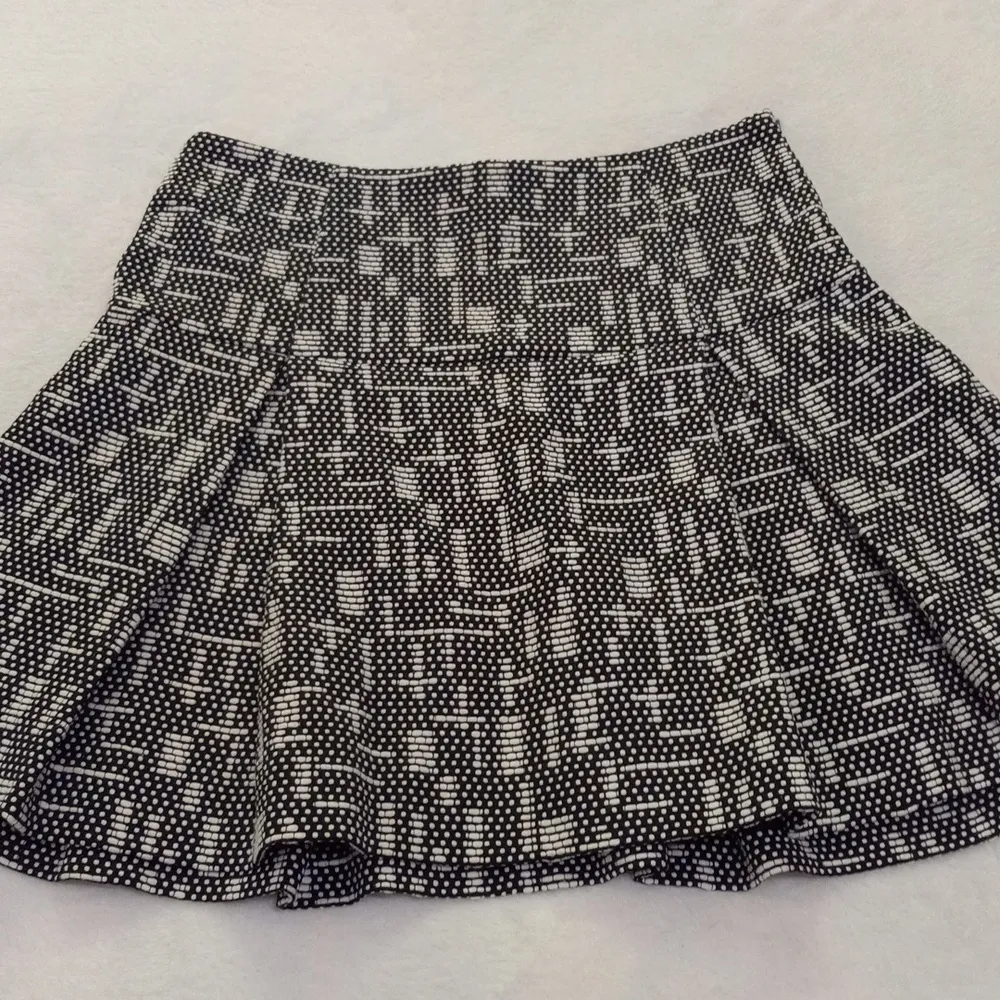 Armani Exchange Black & White Pleated Mini Knit Skirt - Image 7