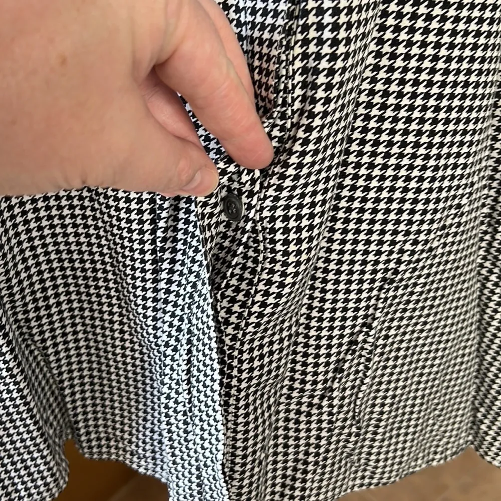 J Jill White Houndstooth Button Up Long Sleeve Rayon Shirt Size Medium - Image 3