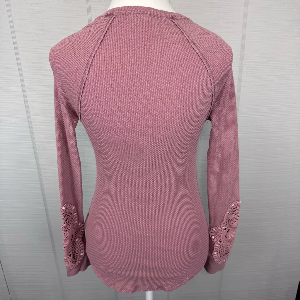 Free People Synergy Dusty Rose Mauve Thermal Long Slee T-shirt Crochet Cuffs XS - Image 5
