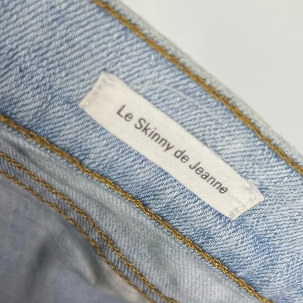 Frame Le Skinny De Jeanne Distressed Light Wash Skinny Jeans 26 - Image 8