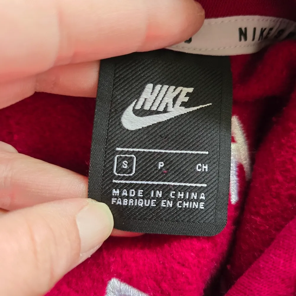 Nike NSW Gym Red Quilted Fleece Hoodie Size Small - Image 6