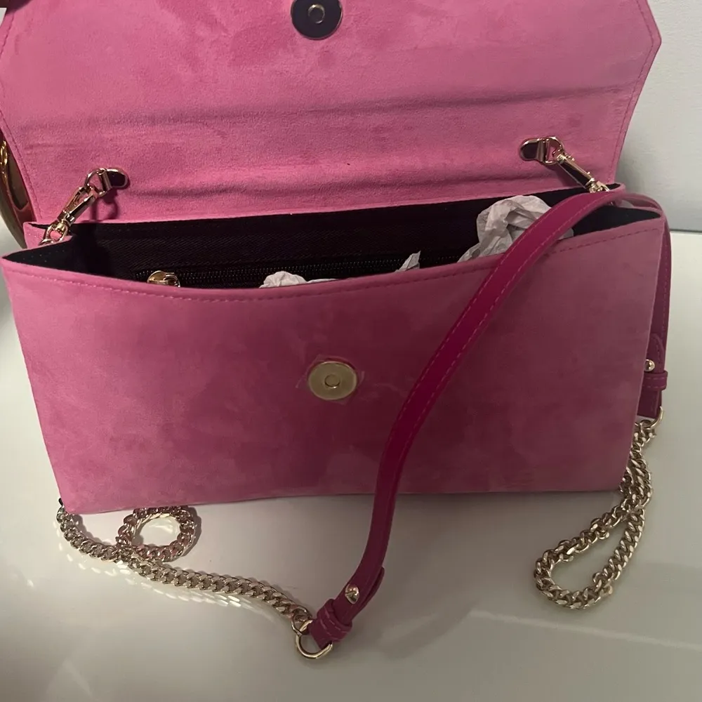 LK Bennett  Pink Suede Clutch with Chain Strap - Image 3