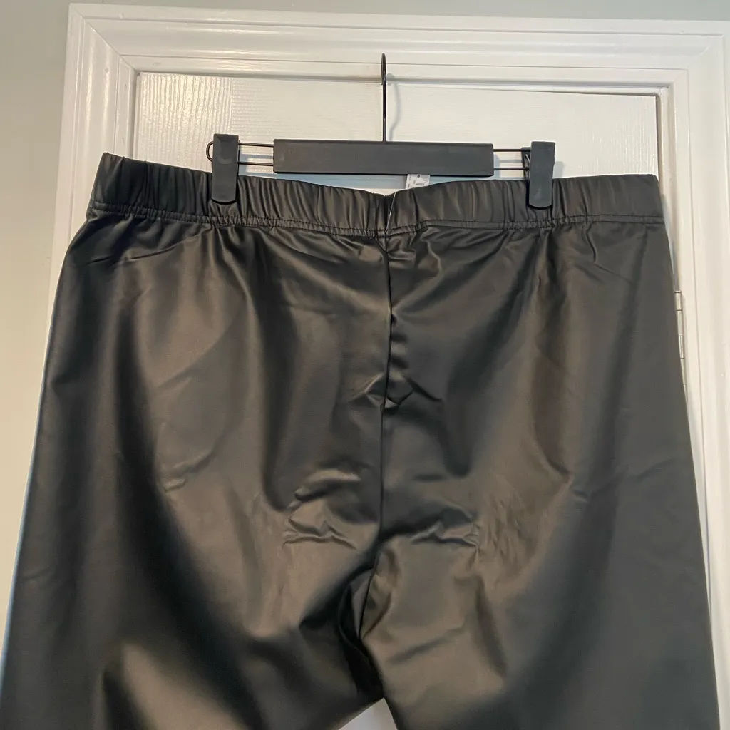 NWT Old Navy Size XXL Black Faux Leather Pull On Stretch Elastic Waist Leggings - Image 2