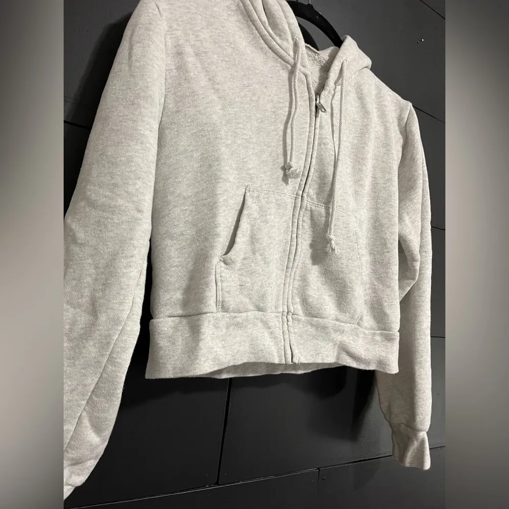 BRANDY MELVILLE JOHN GALT Full Zip Crop Hoodie Sweatshirt Women’s One Size EUC - Image 2