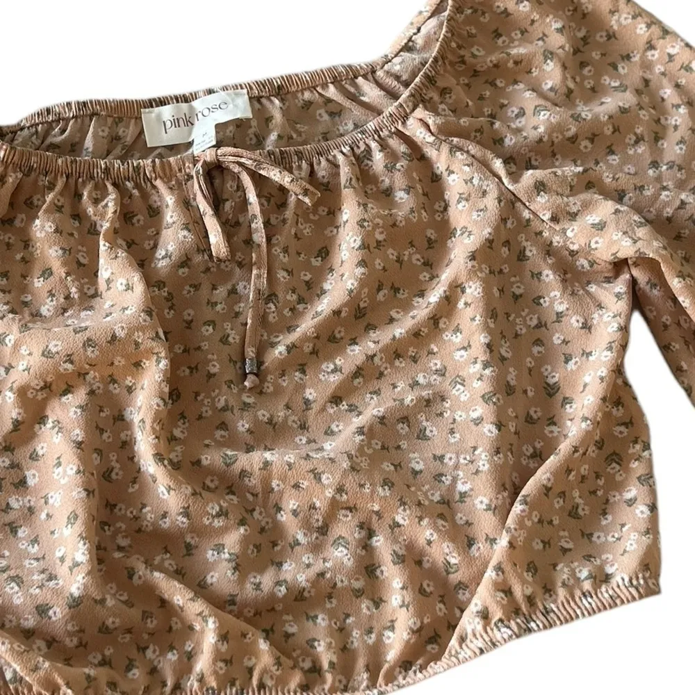 Pink Rose‎ flowered Print Ruched Puff Sleeve Crop Top nwot med - Image 2