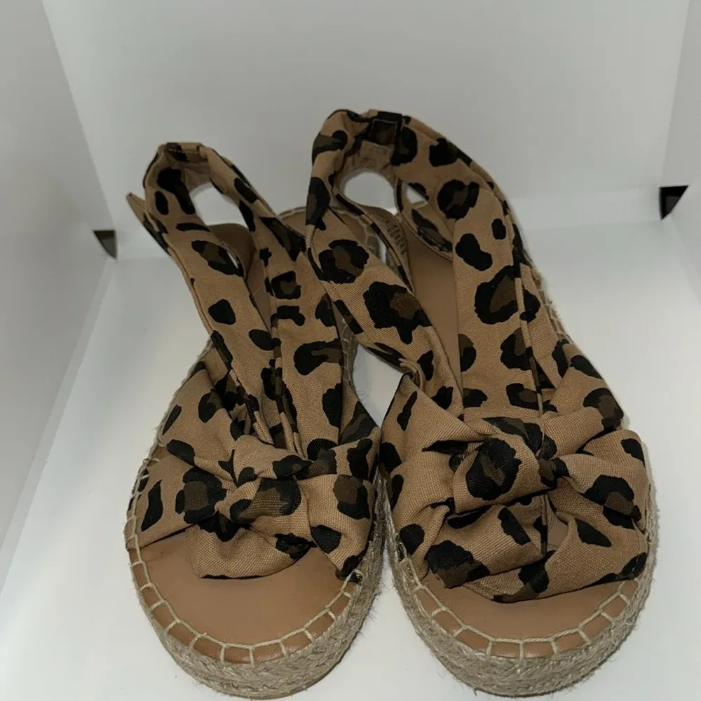 Old Navy  Sandals Ankle Tie Lace Up Leopard Print Platform Espadrilles  Women’s 8 - Image 4