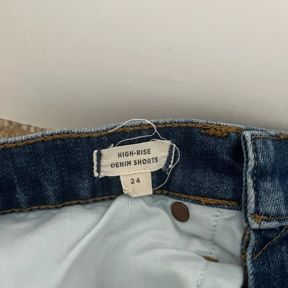 Madewell blue whiskered high rise denim distressed stretch cut off shorts 24 - Image 6