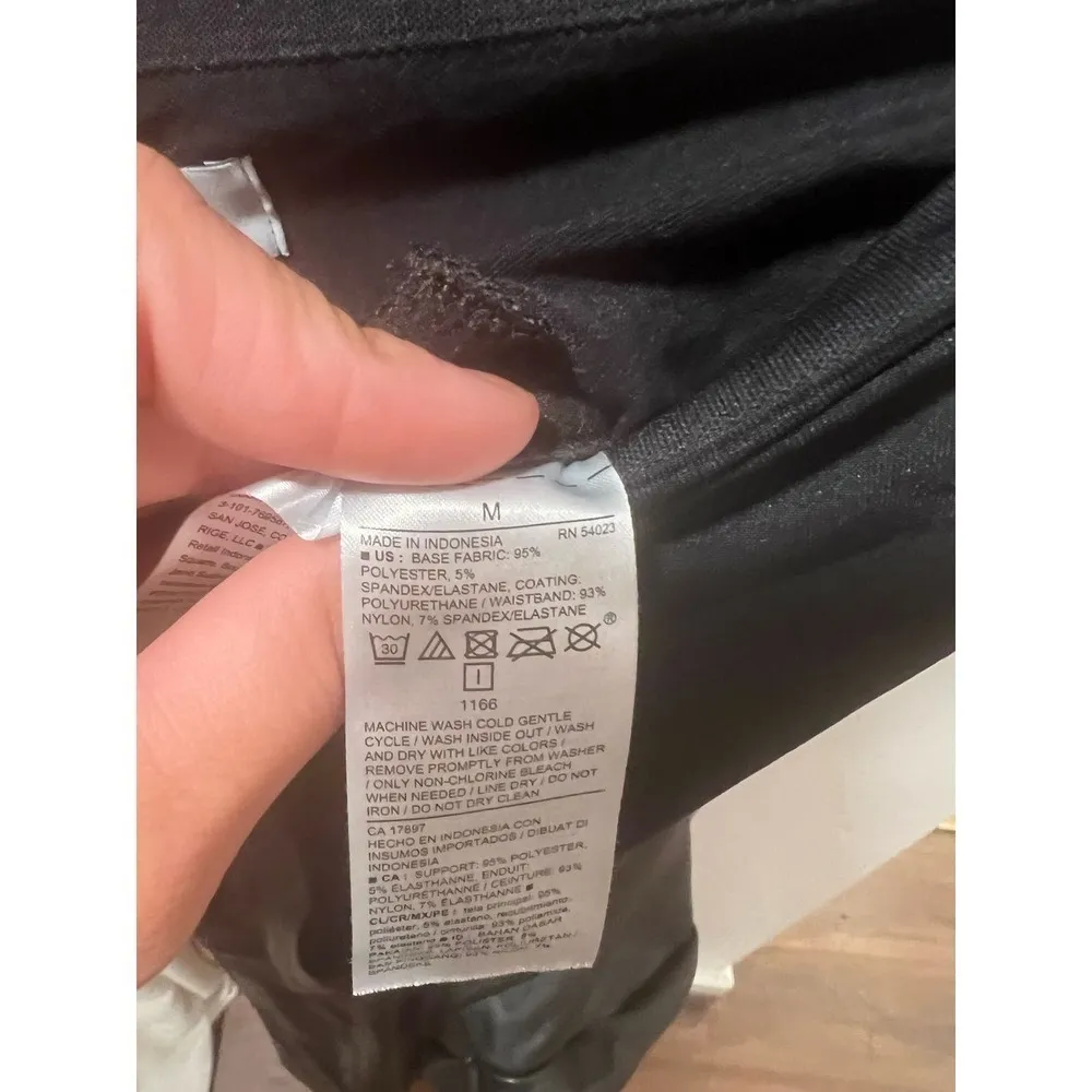 Old Navy Full Panel Faux Leather Leggings - Image 6