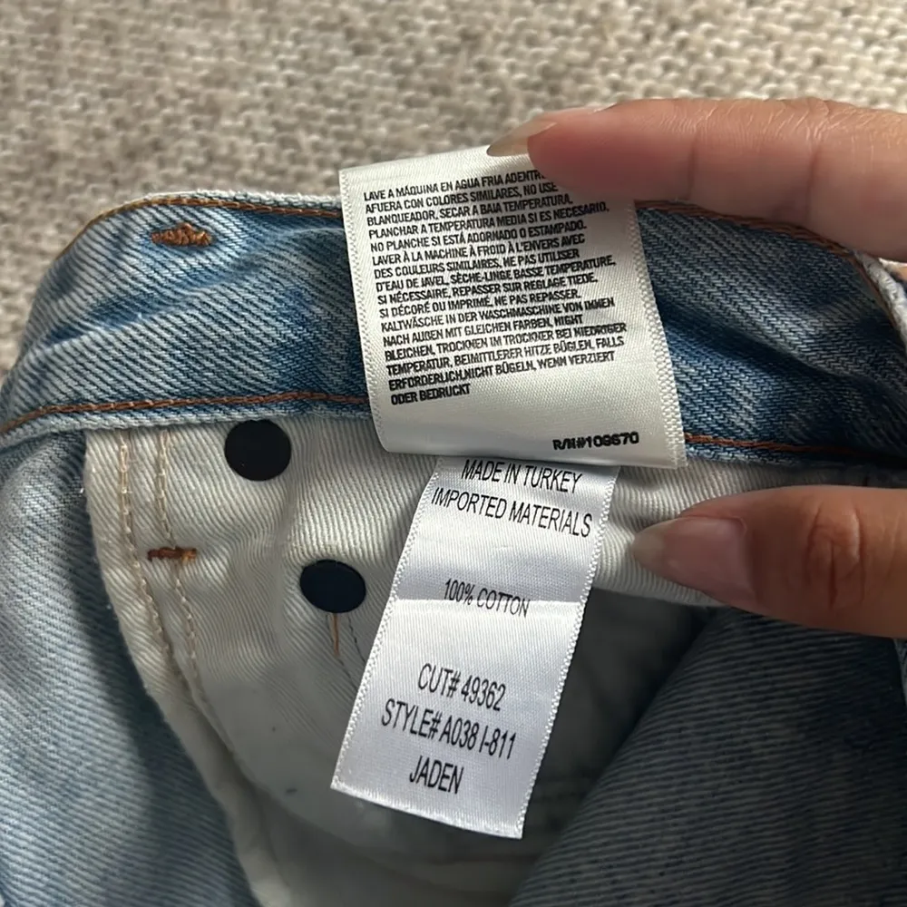 Agolde Jaden High Rise Shorts - Image 5