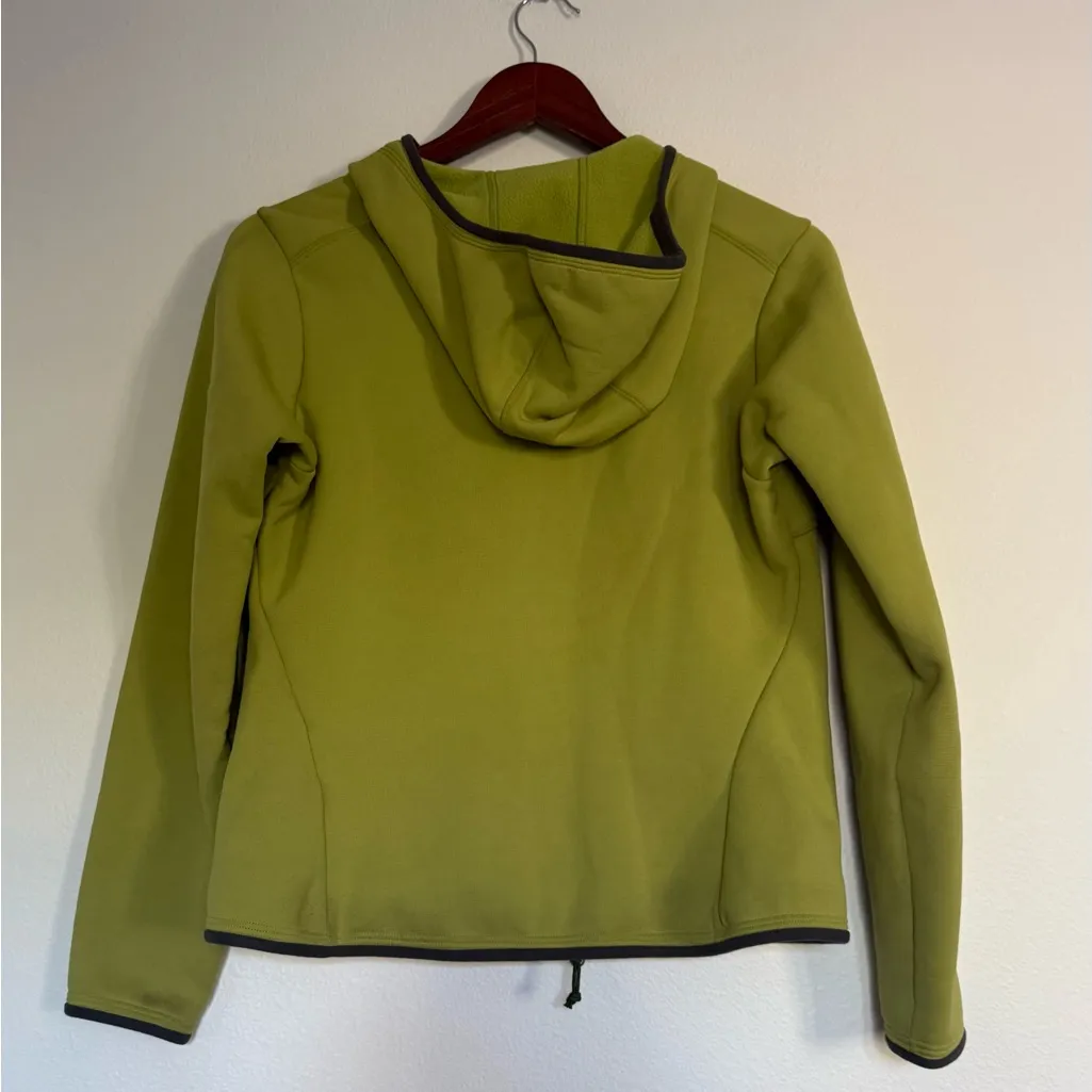 Arc'teryx soft shell Hooded Jacket with Zippered Pockets Green - Image 9