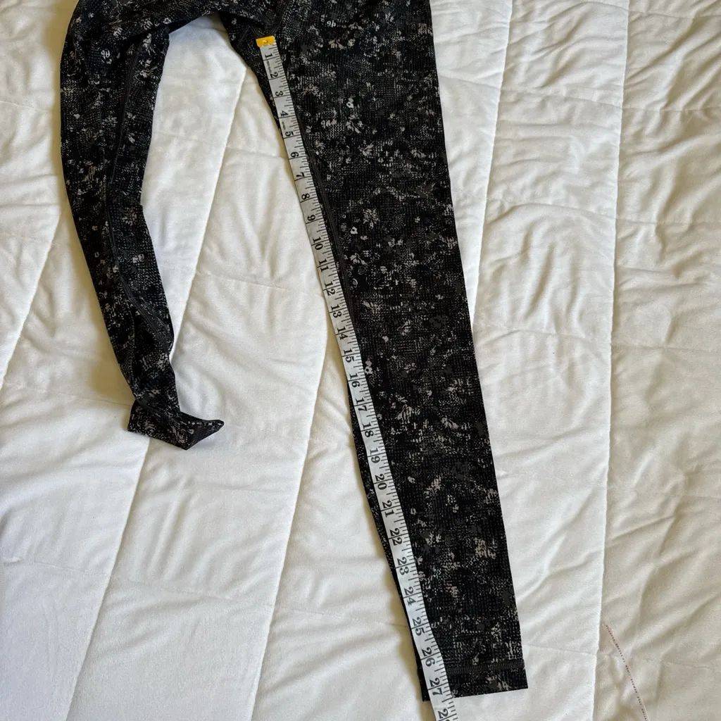 Lululemon Black Patterned Leggings - Image 6