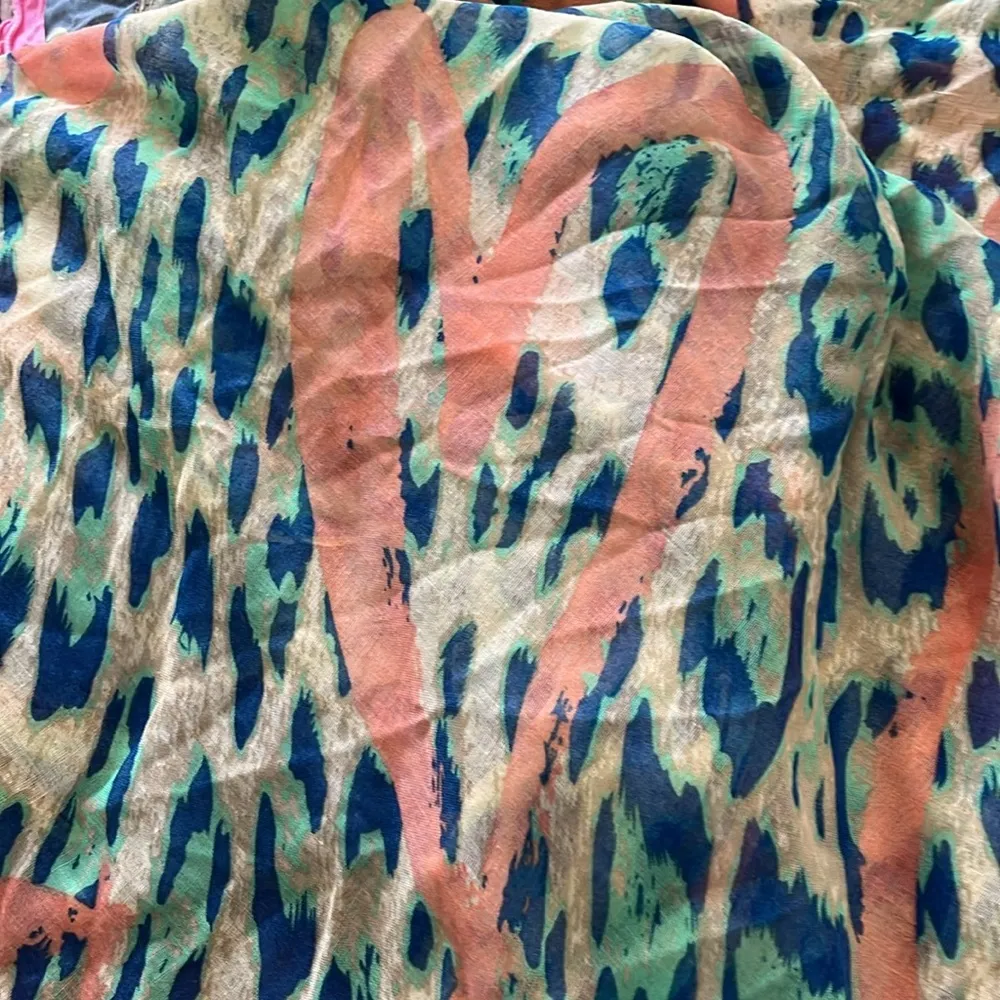 Super Cute Scarf/Wrap with Leopard Print and Pink Hearts - Image 4