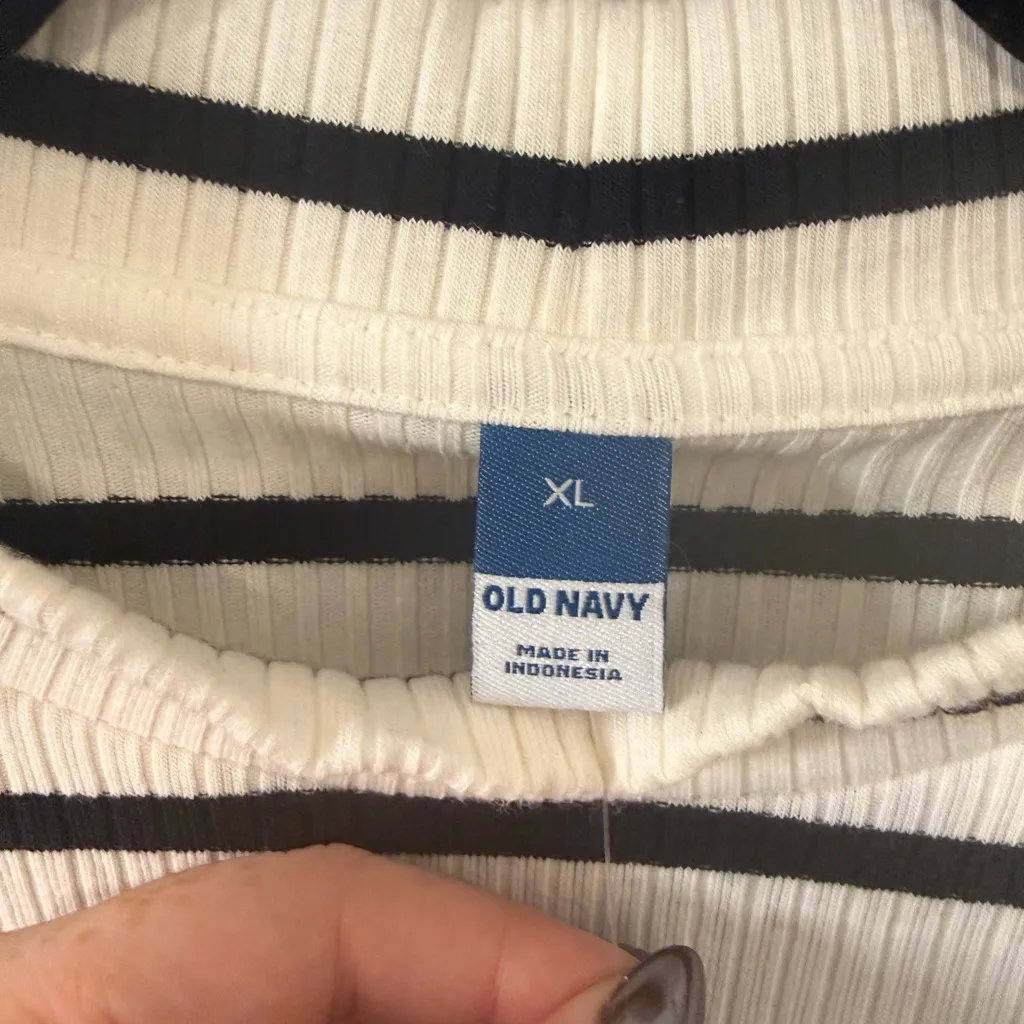 🖤 NWT! 🖤 Old Navy Ribbed Black and White Striped Tank Top - Image 3