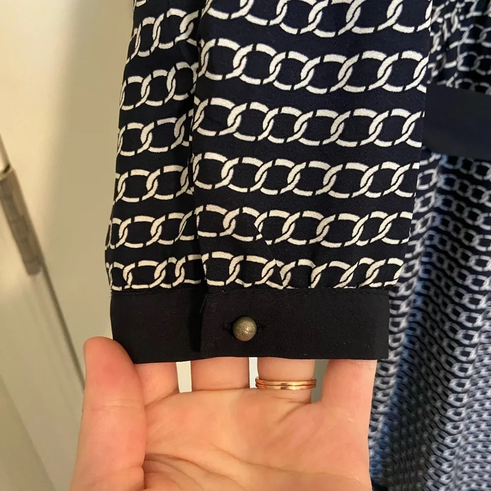 NEW Madison & Coupe women’s navy blue white patterned belted button V - Image 4