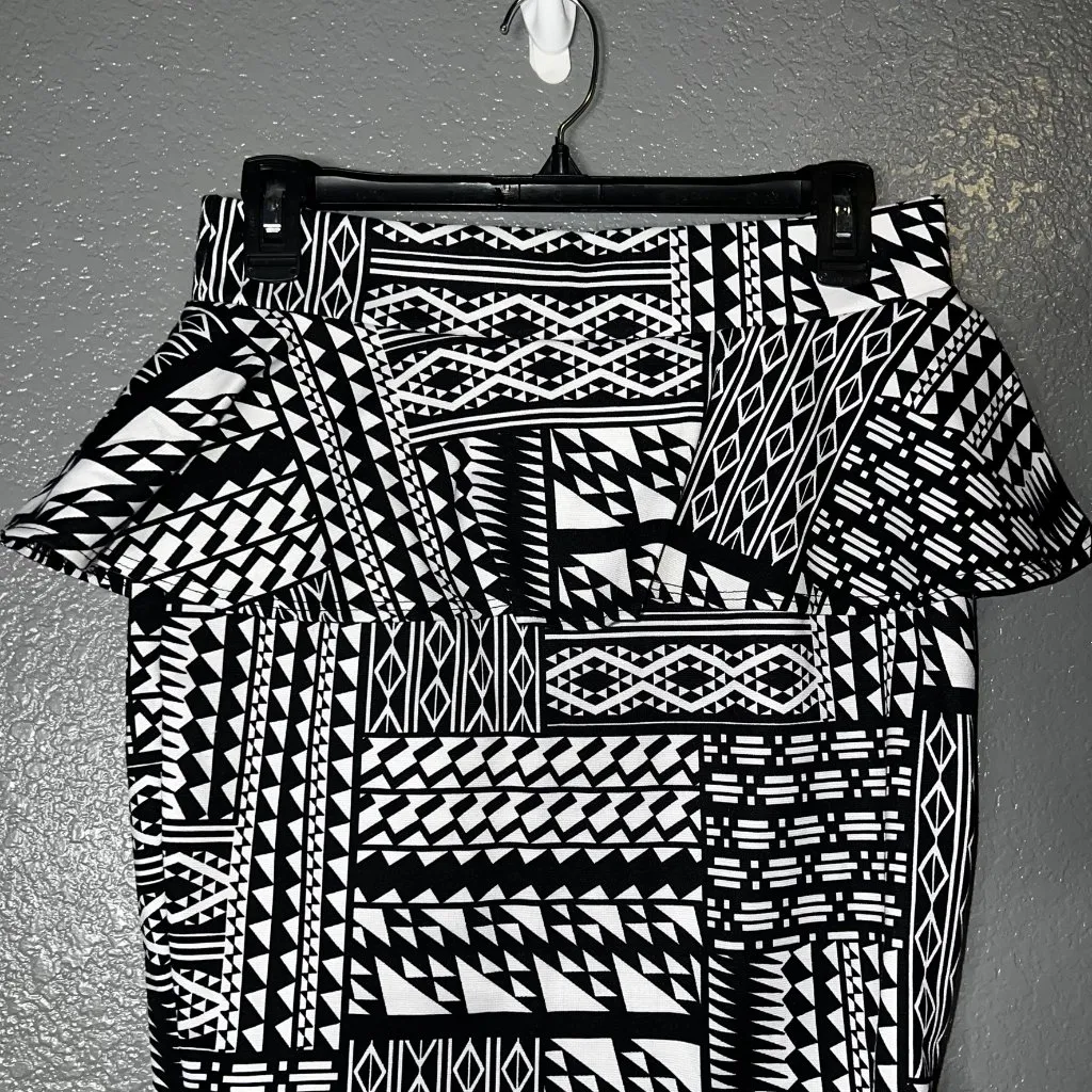 Women’s Large Black White Geometric Tribal Print Bodycon Mini Skirt W28 L17 - Image 2