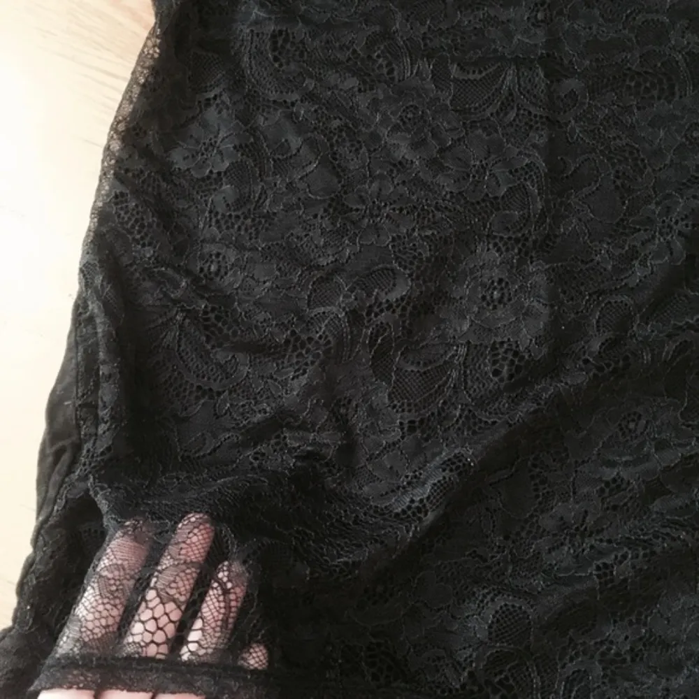 Vintage Y2K Victoria's Secret Black Lace Short Sleeve Crewneck T-Shirt Size XS - Image 4