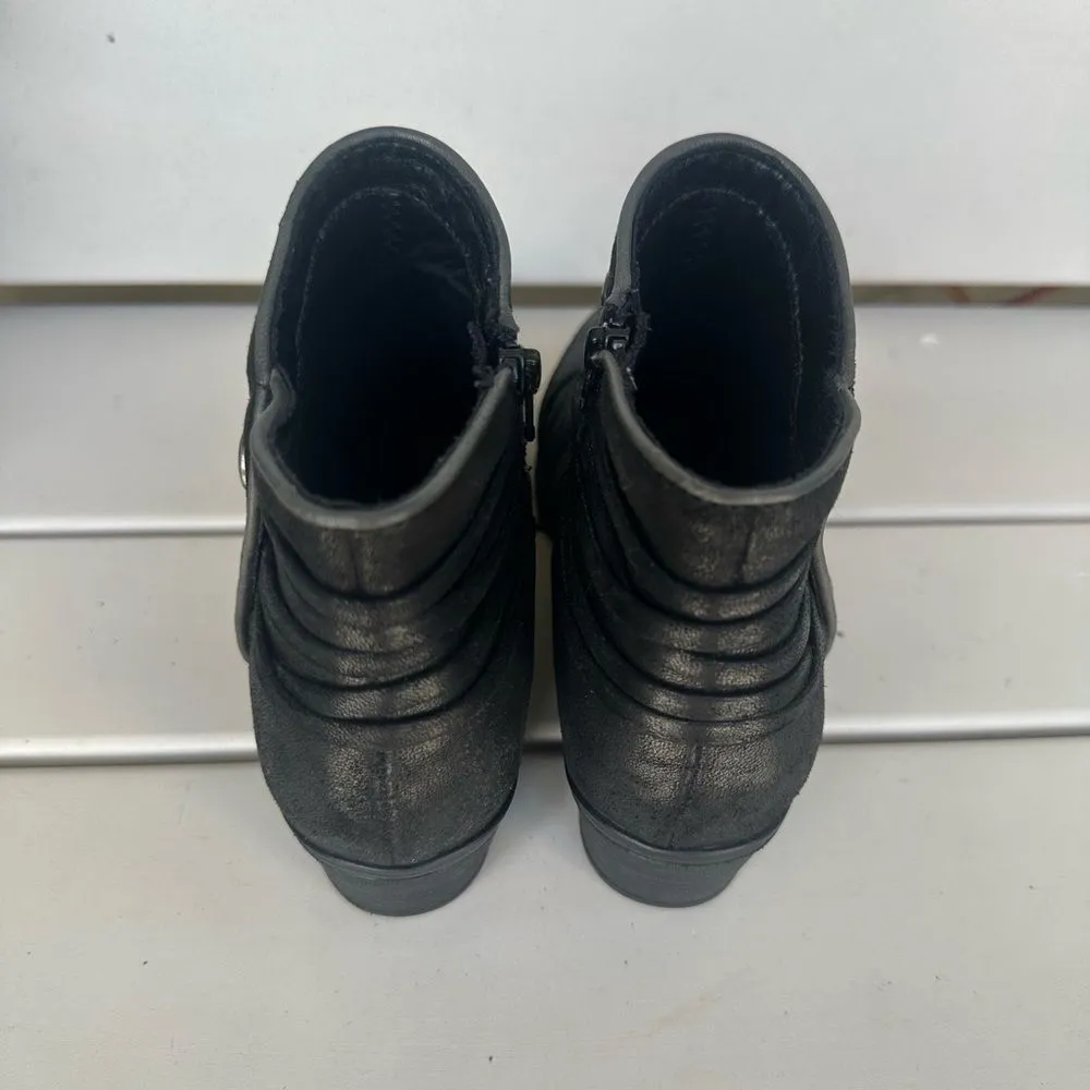 Baretraps Bethany Black Faux Leather Side Zip Almond Toe Ankle Bootie Boots  7.5 - Image 4