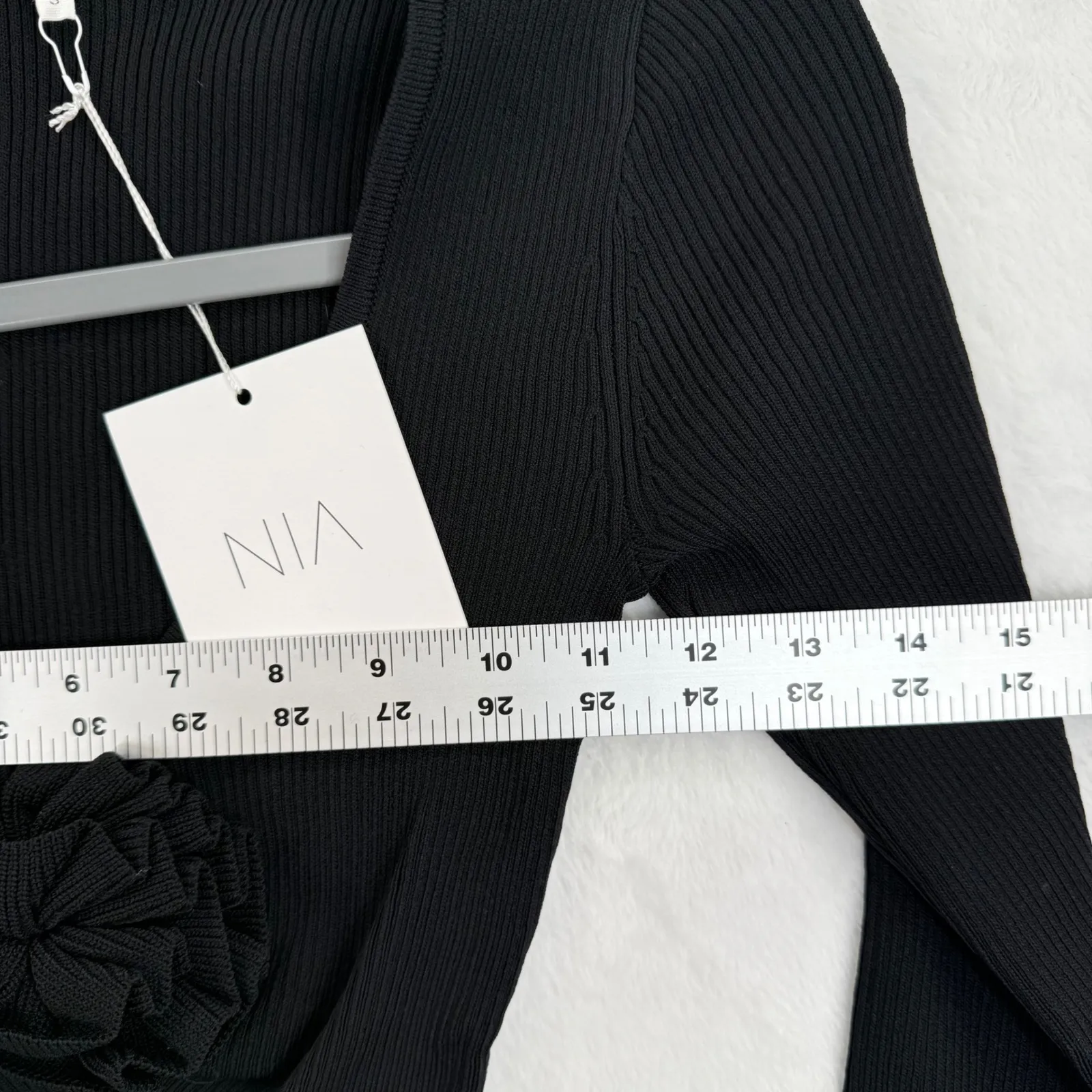 NIA Womens Black Ribbed Knit Floral Detail Long Sleeve Crop‎ Top Size Small - Image 2