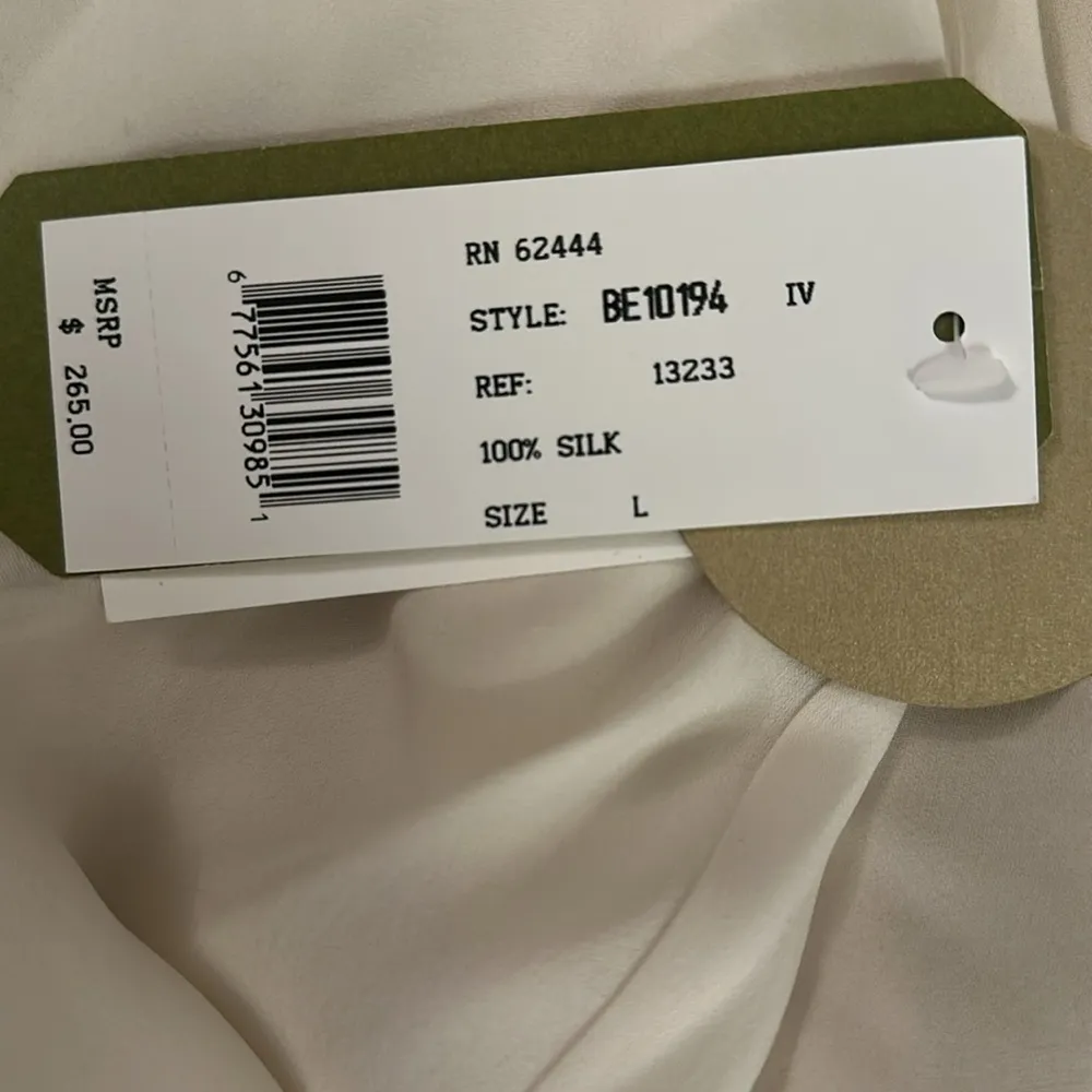 Nicole Miller Artelier $265 nwt silk Ivory Off-Shoulder Shirt tie or loose - Image 3