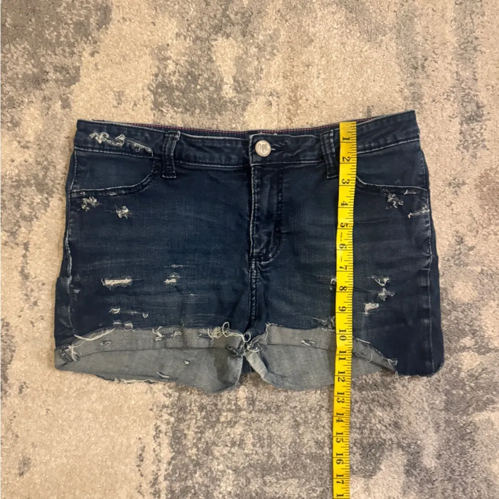 Wrangler Distressed Denim Shorts - Image 8