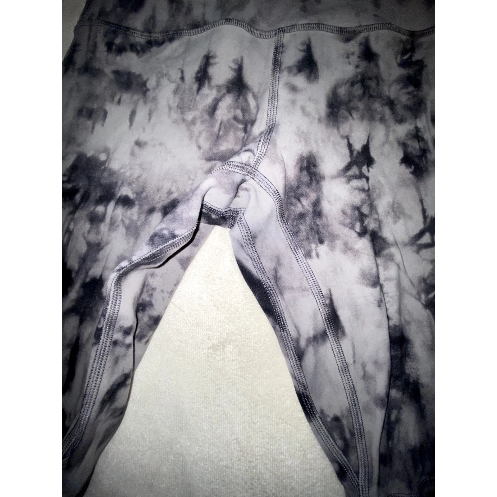 Womens Lululemon Align Super High Rise Short 10" Size 4 - Image 4