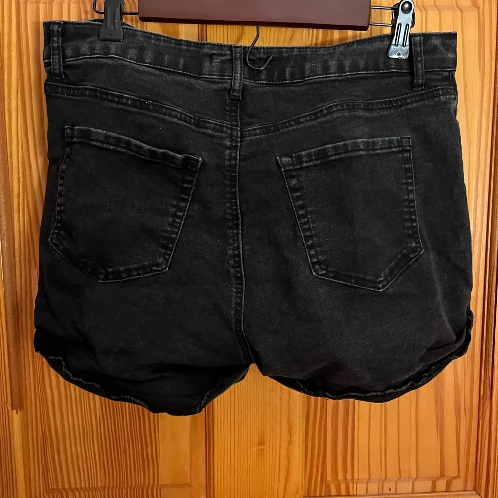 Forever 21 high waisted denim shorts - Image 4