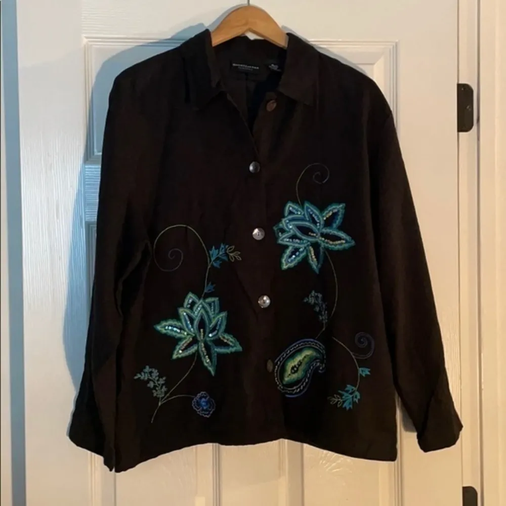 Good Clothes Black Floral pattern stitching Woman’s Blouse Size XL - Image 3