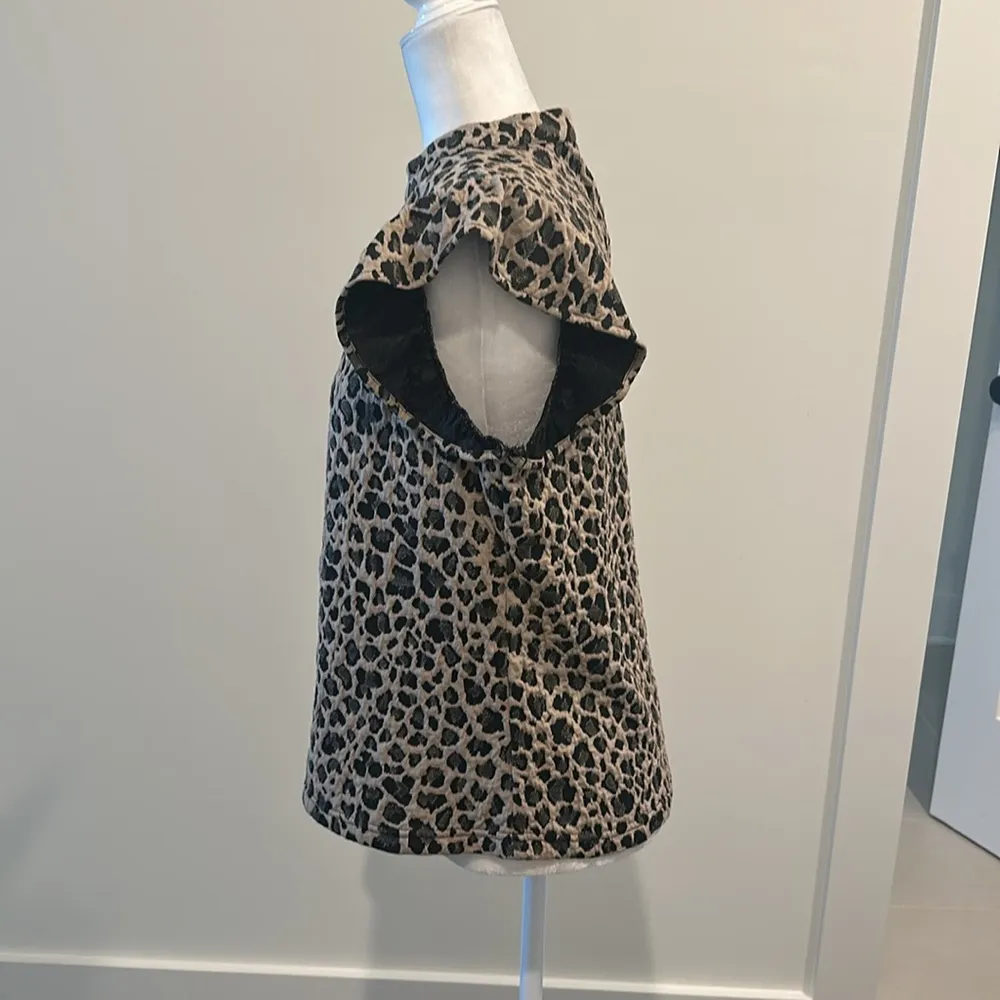NWT THML Ruffle Sleeve Knit Leopard Print Top Sz M - Image 2